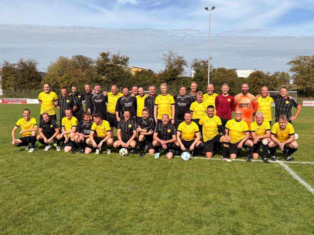 Kirmes-Samstag mit Tradition: Die AH des SV Elz bezwingt die eigenen Legenden mit 7:2