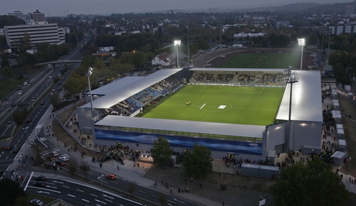 F2-Jugend stellt am 04.02.2017 die Einlaufkinder beim SV Wehen-Wiesbaden