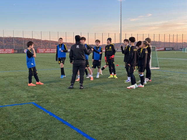 D1 des SV Elz zu Gast auf dem Halberg