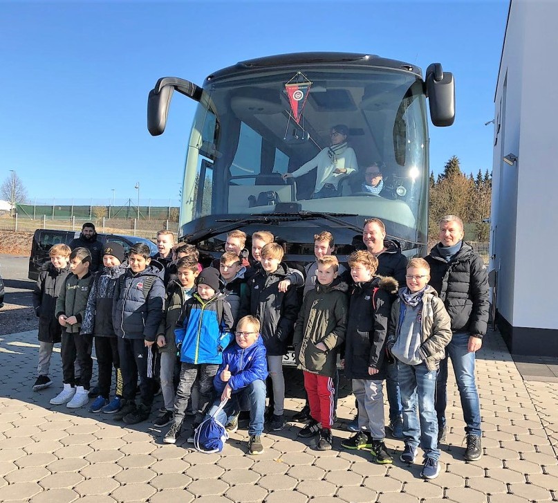 Nach Hallenvizemeisterschaft mit Schuy Reisen ins Stadion