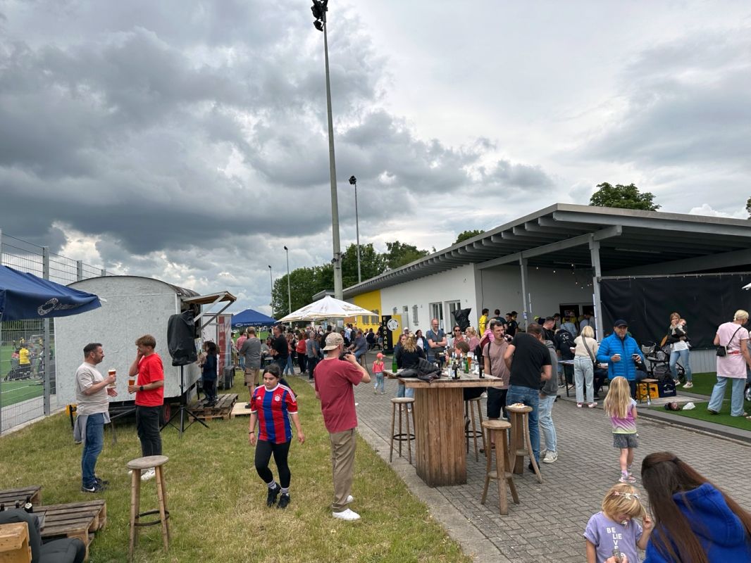 Großes Fußballfest am „Vaddertag“ des SV Elz
