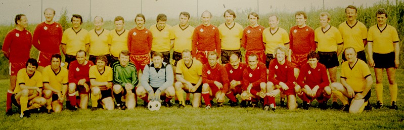 Traditionself des 1. FC Kaiserslautern mit den Altherren vom SV Elz